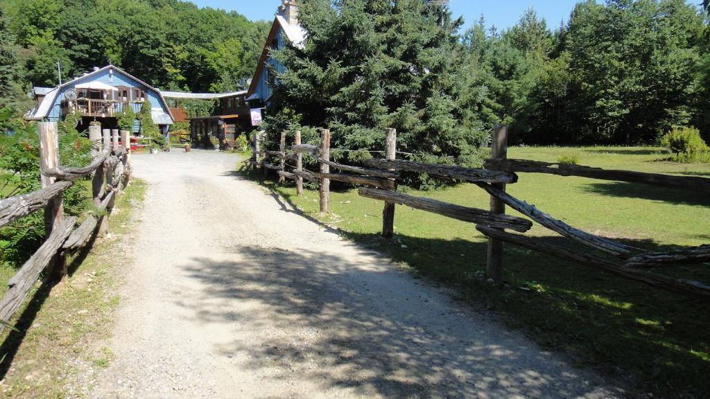 Auberge Le Cheval Bleu Saint-Alphonse-Rodriguez Bagian luar foto