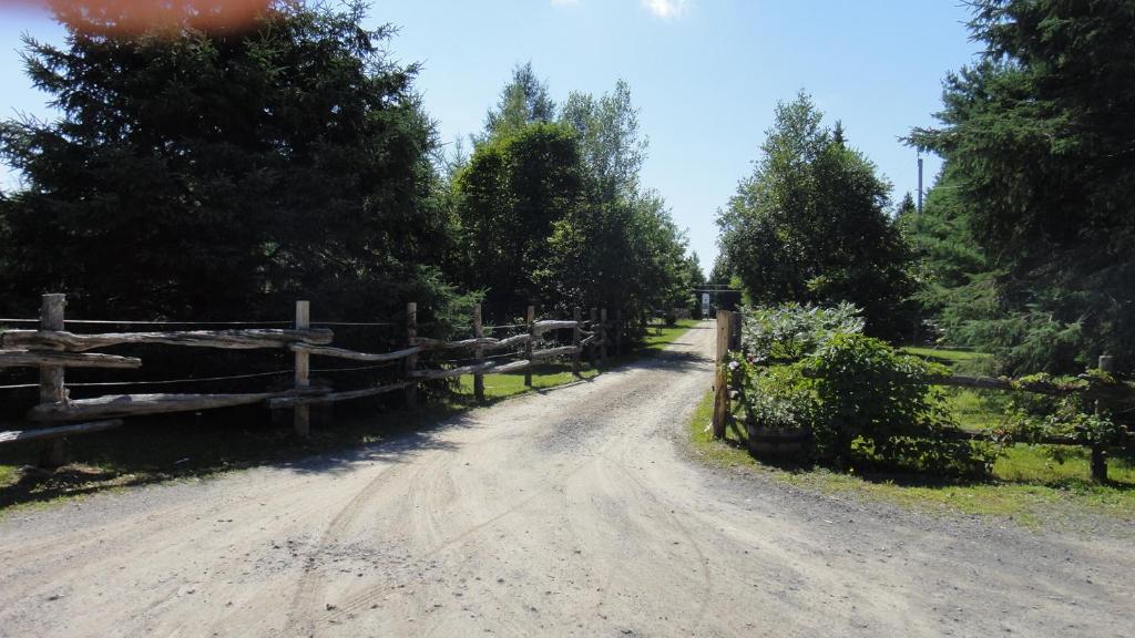 Auberge Le Cheval Bleu Saint-Alphonse-Rodriguez Bagian luar foto