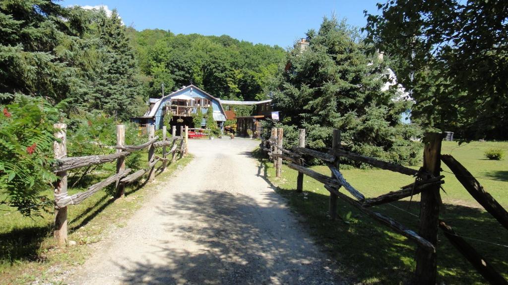 Auberge Le Cheval Bleu Saint-Alphonse-Rodriguez Bagian luar foto